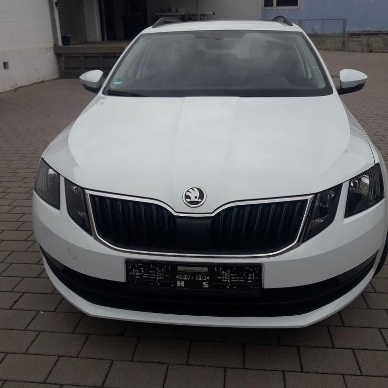 Weiß Gebraucht 2017 Skoda Octavia Drive Kombi | 11.700 € (Guter Preis) - Bild 1/4