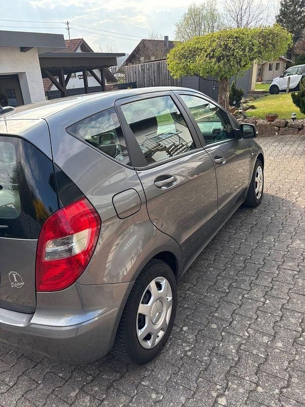 Gebraucht Mercedes A160 Elegance 95 PS (69 kW) 2010 Grau Kleinwagen