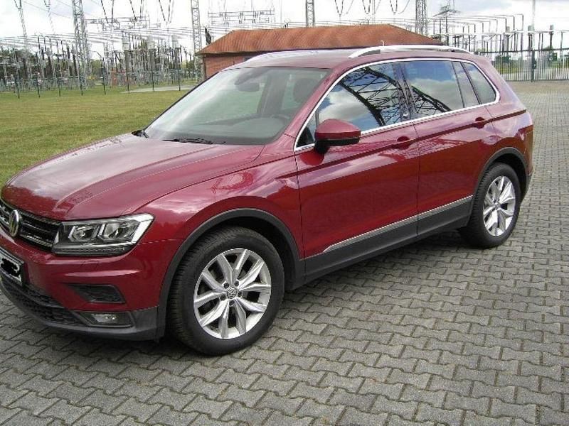 Rot Gebraucht 2017 VW Tiguan Sound SUV | 18.000 € (Guter Preis) - Bild 1/4