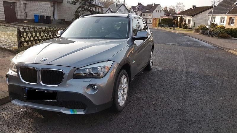 Grau Gebraucht 2012 BMW X1 SUV | 9.400 € (Fairer Preis) - Bild 1/4