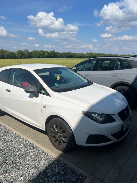 Weiß Gebraucht 2009 Seat Ibiza Reference Limousine | 4.000 € (Fairer Preis) - Bild 1/4