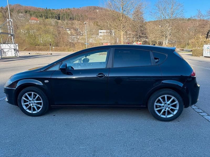 Usata Seat Leon 105 CV (77 kW) 2009 Nero Utilitaria