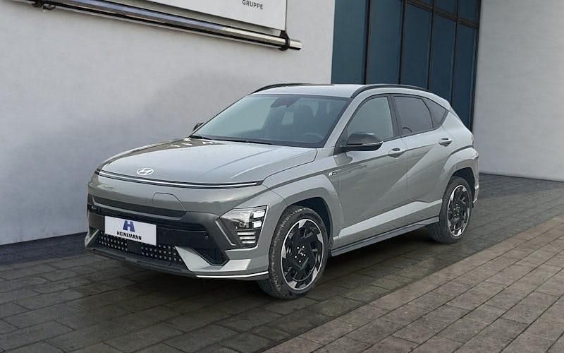 Shadow grey Neu 2025 Hyundai Kona N Line SUV | 39.590 € (Fairer Preis) - Bild 1/4