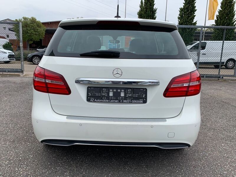 Gebraucht Mercedes B200 Style 136 PS (100 kW) 2018 Weiß Kleinwagen