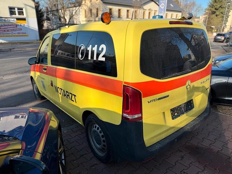 Gebraucht Mercedes Vito 163 PS (119 kW) 2016 Gelb Van