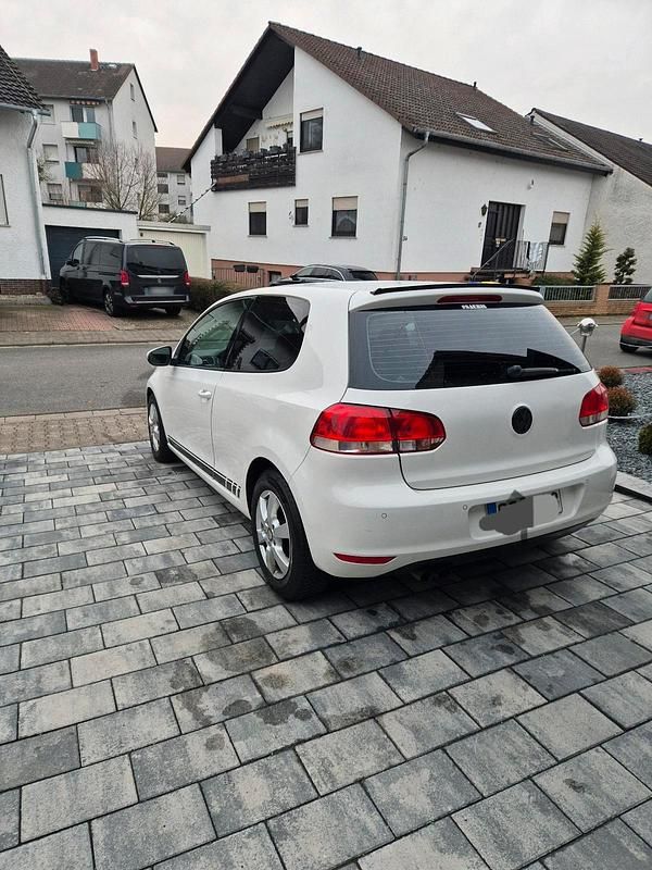 Gebraucht VW Golf VI 122 PS (89 kW) 2009 Weiß Kleinwagen