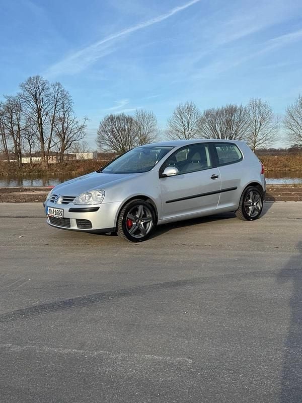 Silber Gebraucht 2007 VW Golf V Kleinwagen | 2.300 € (Superpreis) - Bild 1/4