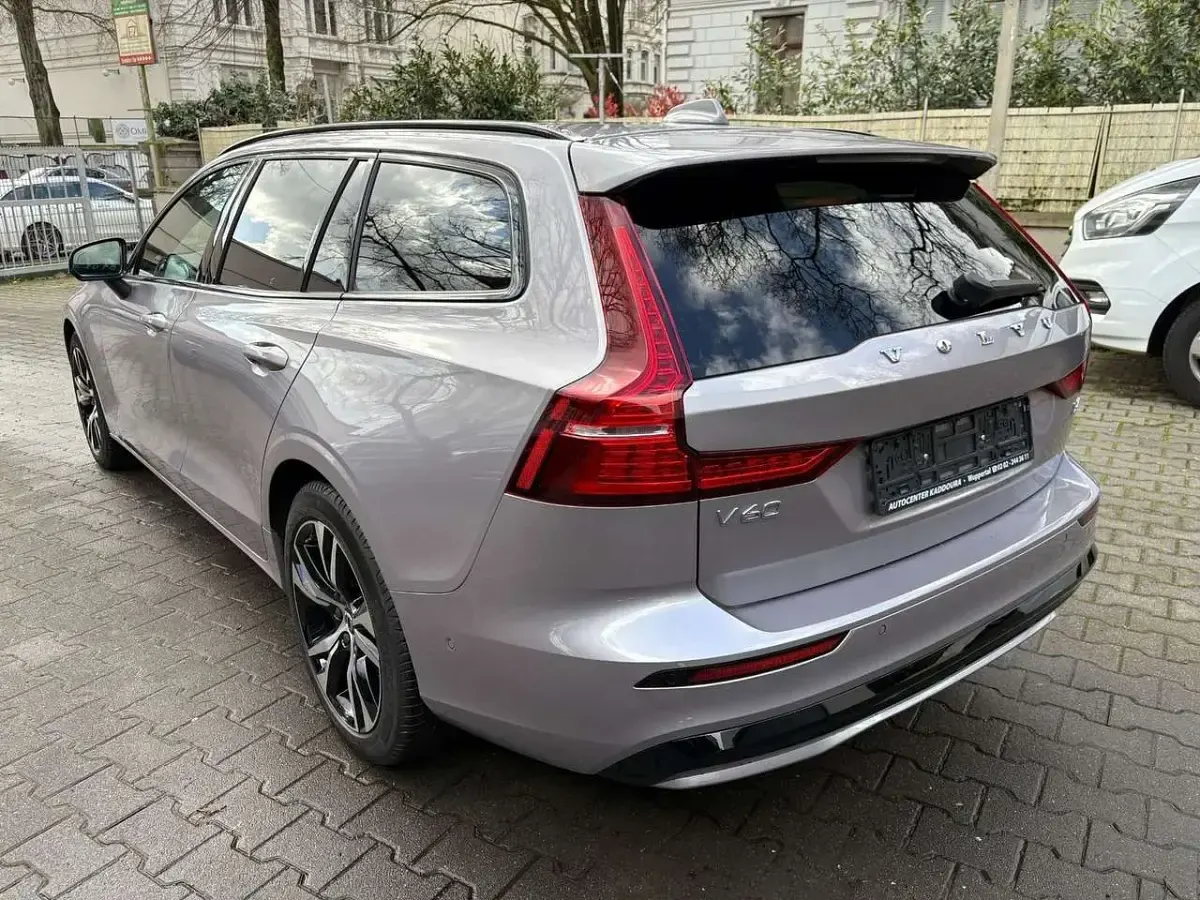 Gebraucht Volvo V60 Plus 197 PS (144 kW) 2025 Silber Kombi
