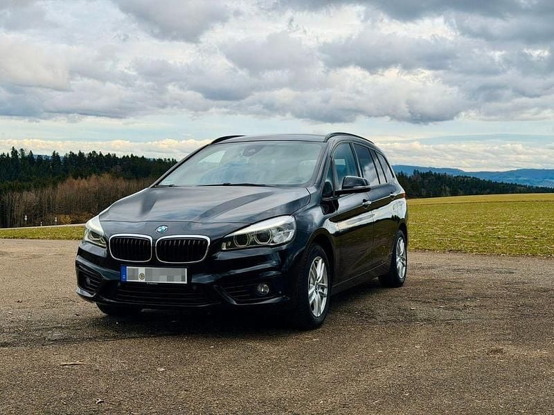 Gebraucht BMW 218 Gran Tourer Sport Line 150 PS (110 kW) 2017 Schwarz Van / Kleinbus