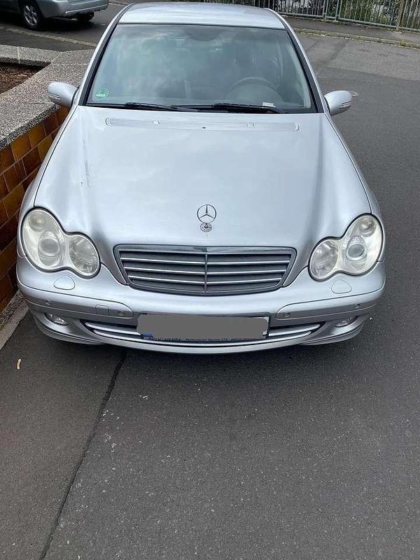 Silber Gebraucht 2004 Mercedes C200 Classic Limousine | 4.000 € (Fairer Preis) - Bild 1/4