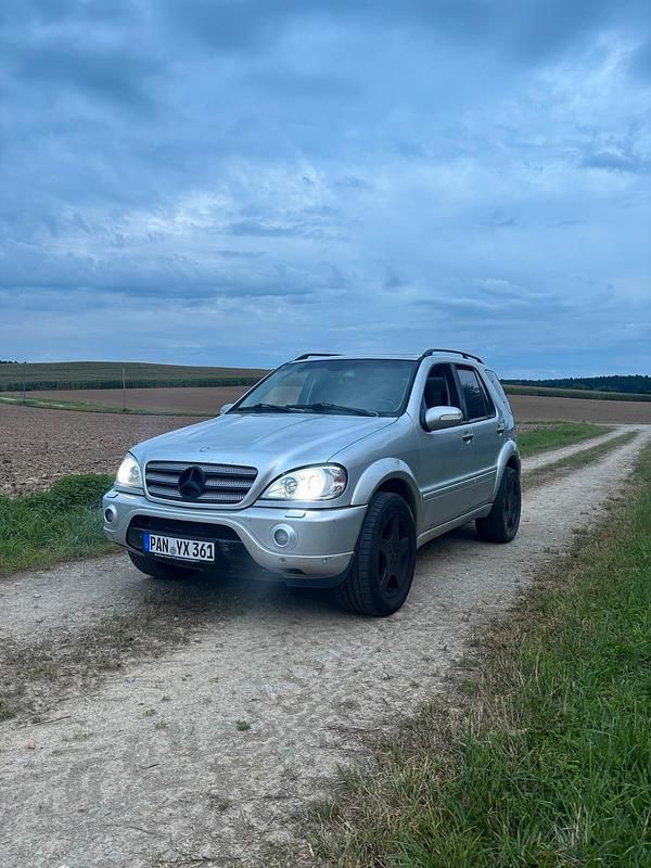 Silber Gebraucht 2002 Mercedes ML55 AMG AMG SUV | 5.500 € - Bild 1/4