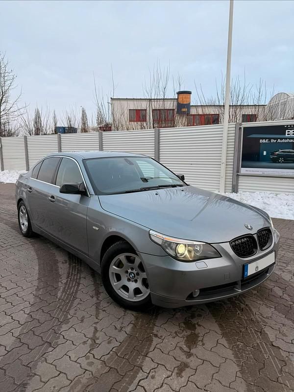 Grau Gebraucht 2007 BMW 523 Limousine | 4.990 € (Fairer Preis) - Bild 1/4