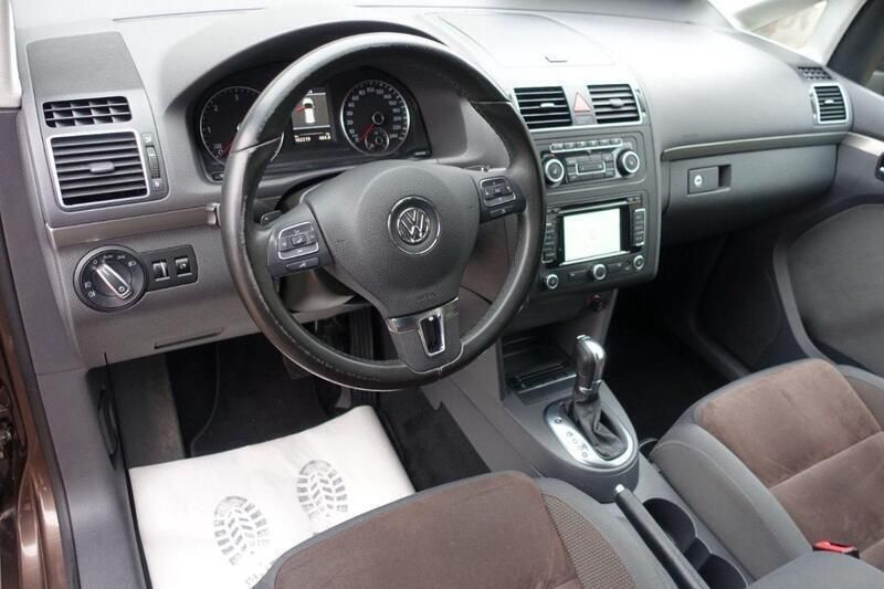Braun Gebraucht 2011 VW Touran Van / Kleinbus | 8.700 € (Guter Preis) - Bild 1/4