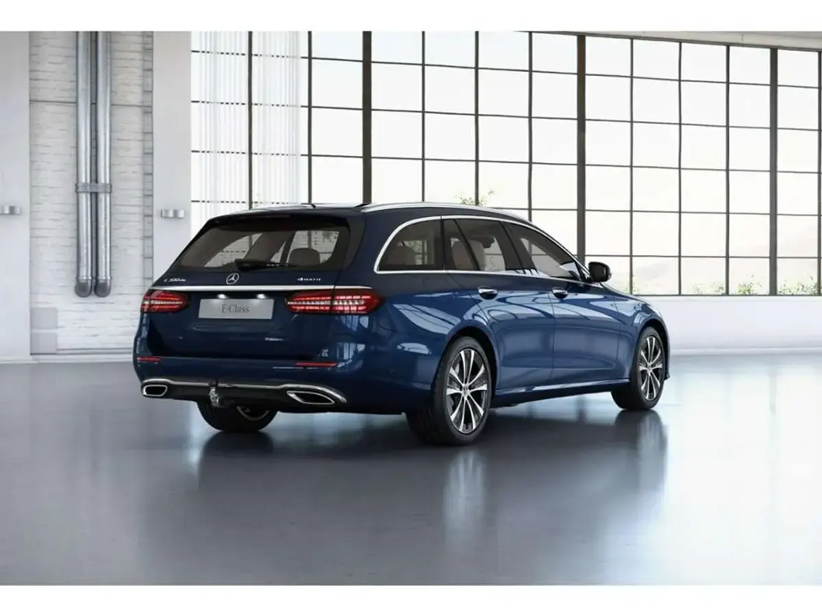 Gebraucht Mercedes E300 Avantgarde 194 PS (142 kW) 2023 Blau Kombi