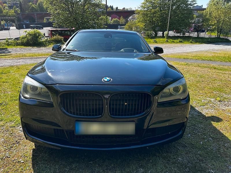 Second-hand BMW 730L 245 CP (180 kW) 2011 Negru Berlinǎ