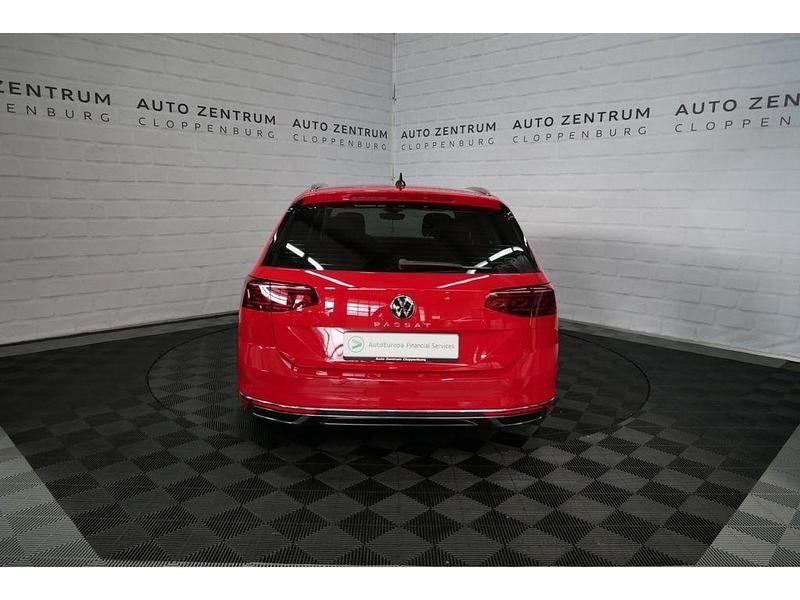 Gebraucht VW Passat Elegance 150 PS (110 kW) 2022 Rot Kombi