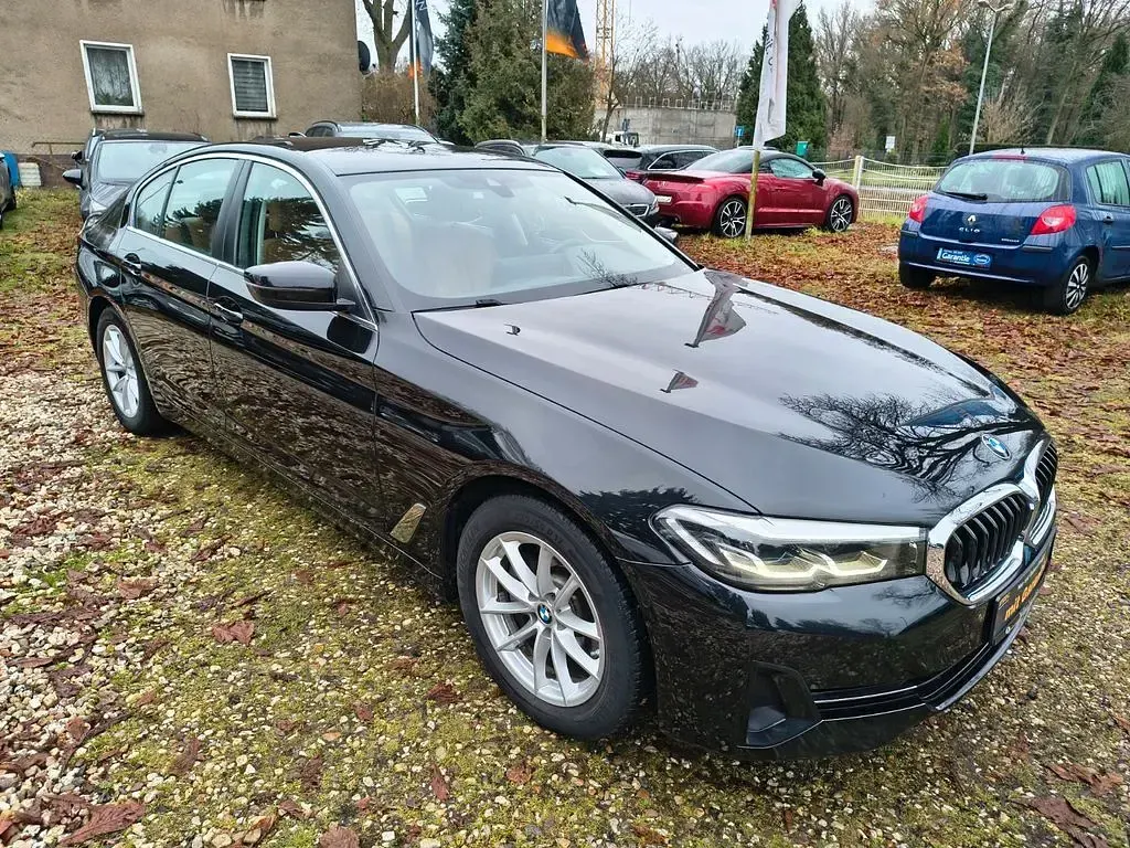 Gebraucht BMW 518 Luxury Line 152 PS (111 kW) 2020 Black sapphire metallic Limousine