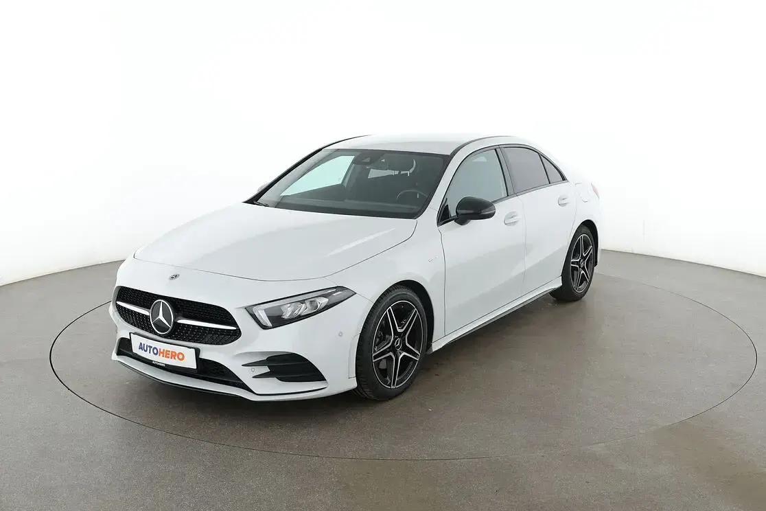 Gebraucht Mercedes A200 AMG line 163 PS (119 kW) 2021 Limousine