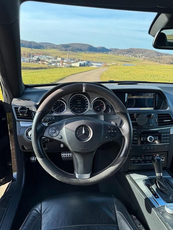 Gebraucht Mercedes E350 292 PS (214 kW) 2010 Schwarz Coupé