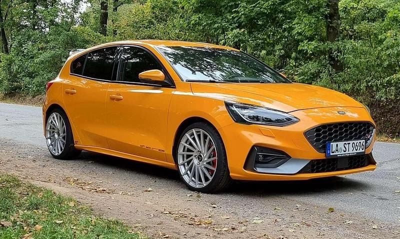 Gebraucht Ford Focus Performance Edition 300 PS (220 kW) 2019 Orange Limousine