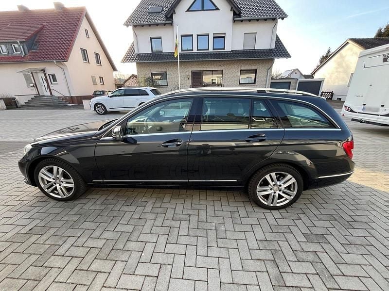 Gebraucht Mercedes C250 203 PS (149 kW) 2013 Schwarz Kombi