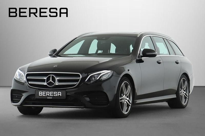 Schwarz Gebraucht 2017 Mercedes E220 AMG Kombi | 25.225 € (Teuer) - Bild 1/4