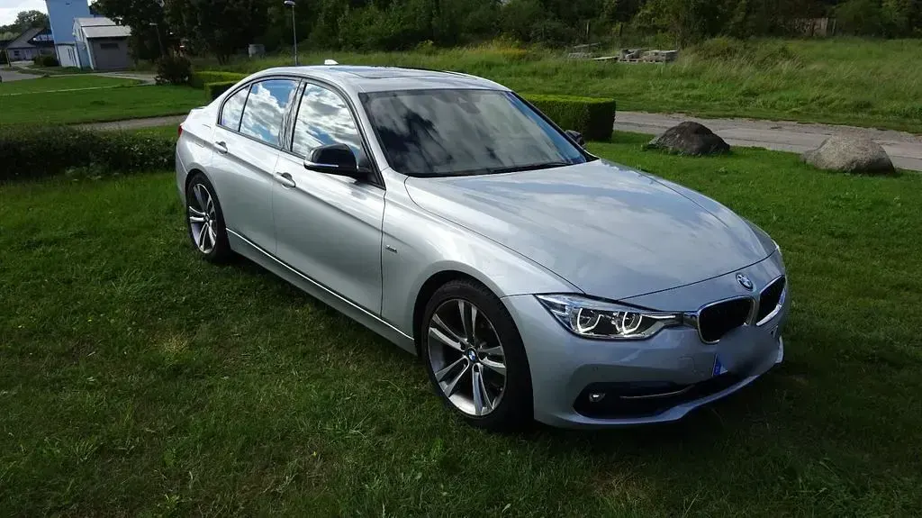 Gebraucht BMW 330 Sport Line 258 PS (189 kW) 2016 Silber Limousine