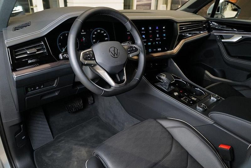 Gebraucht VW Touareg Elegance 286 PS (210 kW) 2025 Silber SUV