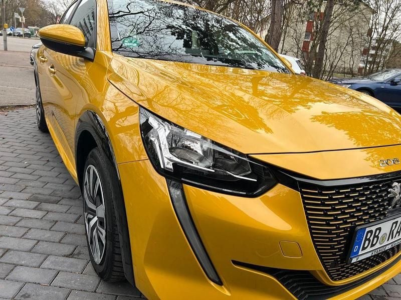 Gebraucht Peugeot e-208 Active 100 kW (136 PS) 2021 Gelb Kleinwagen