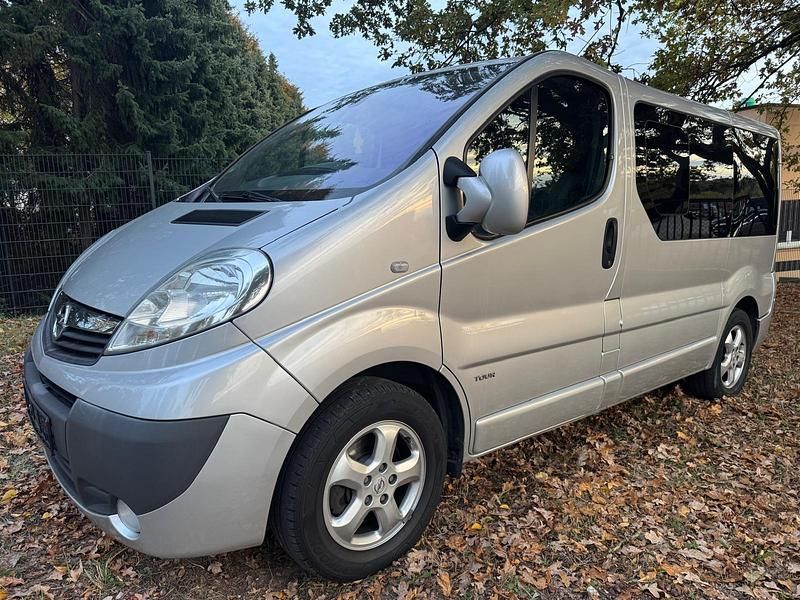 Grau Gebraucht 2014 Opel Vivaro Cosmo Van / Kleinbus | 11.900 € - Bild 1/4