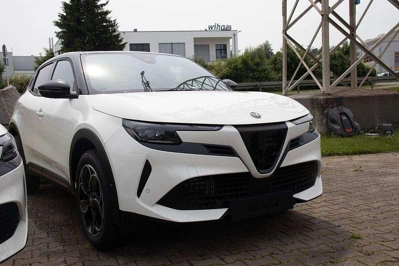 Gebraucht Alfa Romeo GT Junior Tech Edition 145 PS (106 kW) 2025 Weiß SUV