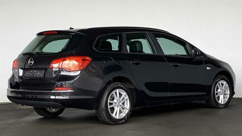 Gebraucht Opel Astra 116 PS (85 kW) 2015 Schwarz / graphitschwarz / metallic Kombi