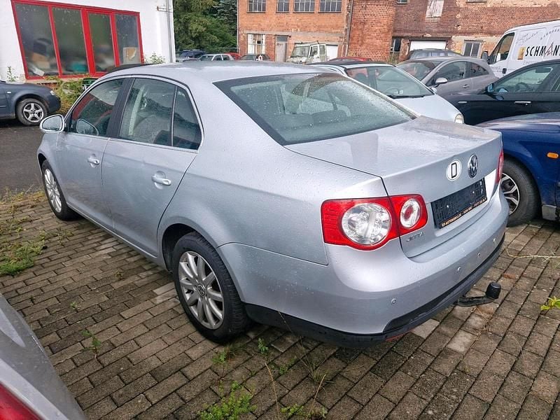 Gebraucht VW Jetta 102 PS (75 kW) 2007 Silber Limousine