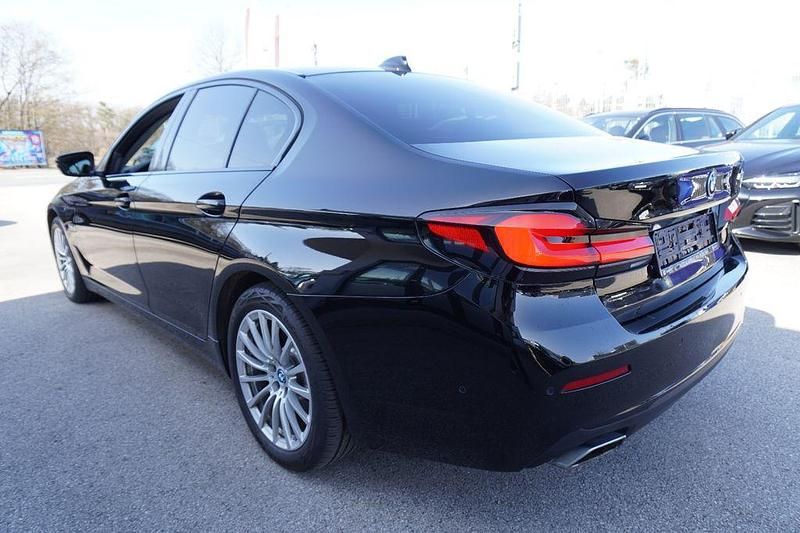 Gebraucht BMW 530e 184 PS (135 kW) 2023 Schwarz Limousine