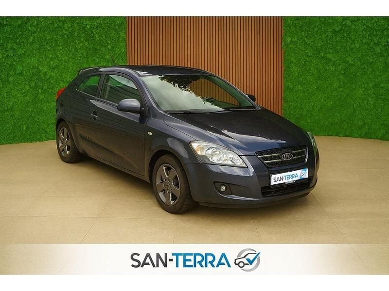 Grau Gebraucht 2010 Kia Ceed Limousine | 4.745 € (Fairer Preis) - Bild 1/4