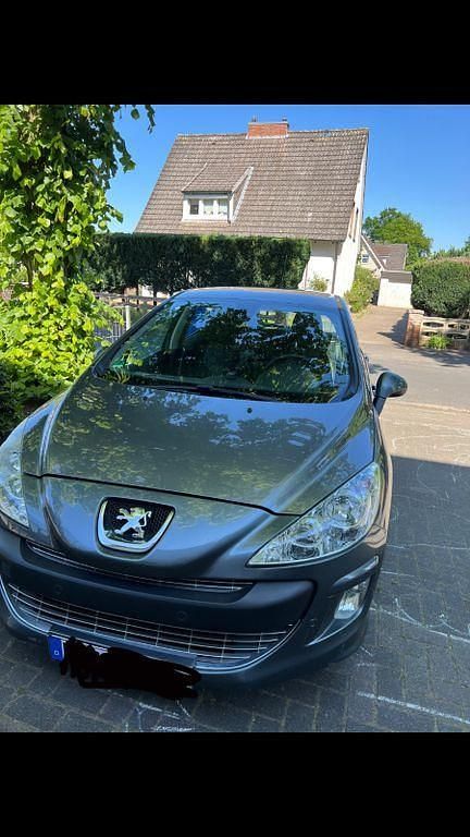 Grau Gebraucht 2010 Peugeot 308 Premium Limousine | 3.500 € (Fairer Preis) - Bild 1/4