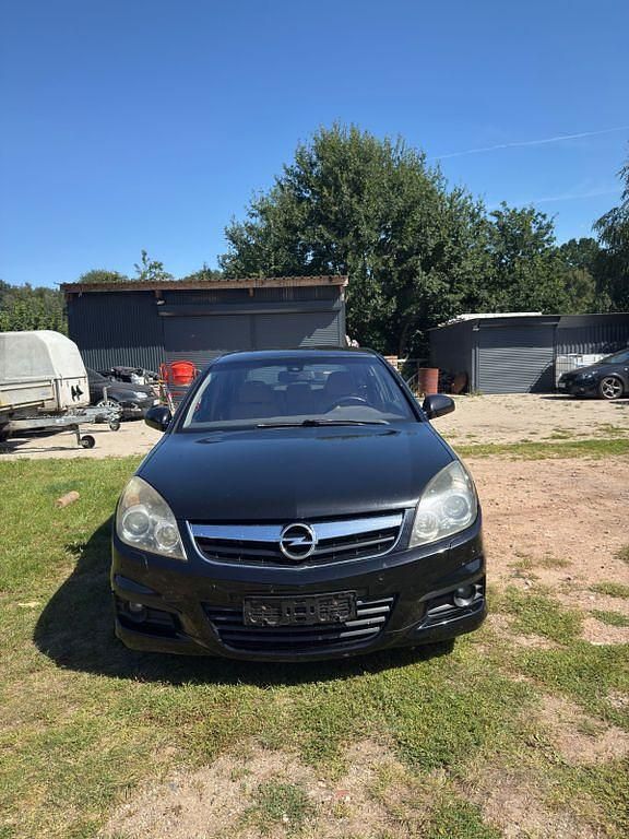Schwarz Gebraucht 2007 Opel Vectra GTS Limousine | 2.800 € - Bild 1/4