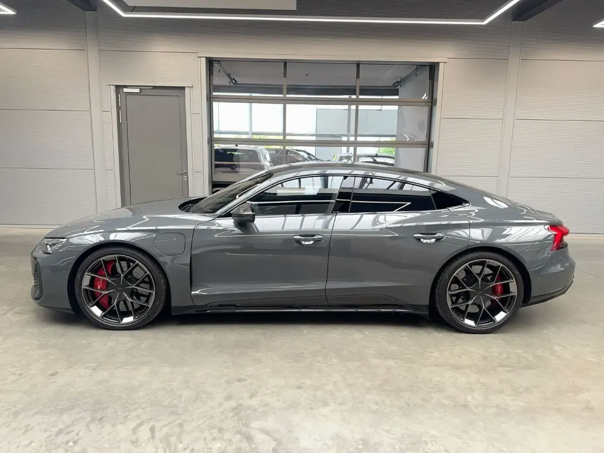 Gebraucht Audi RS e-tron GT Design 620 kW (843 PS) 2024 Nimbusgrau perleffekt Limousine