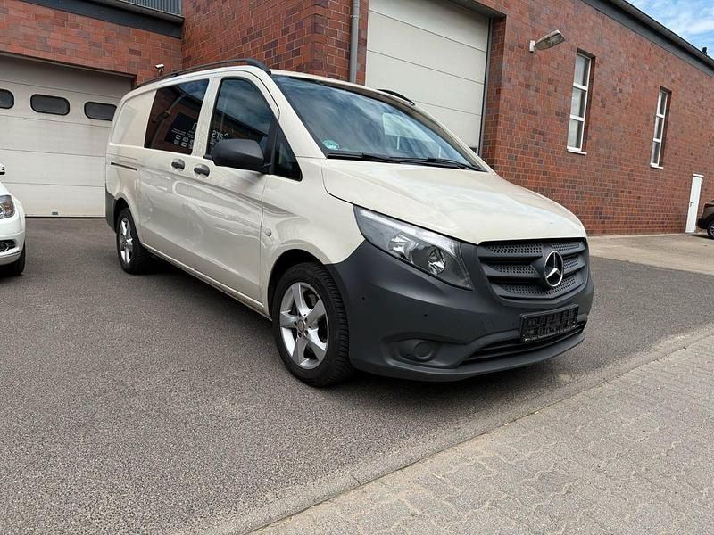 Kieselgrau Gebraucht 2015 Mercedes Vito Van / Kleinbus | 18.900 € (Guter Preis) - Bild 1/4