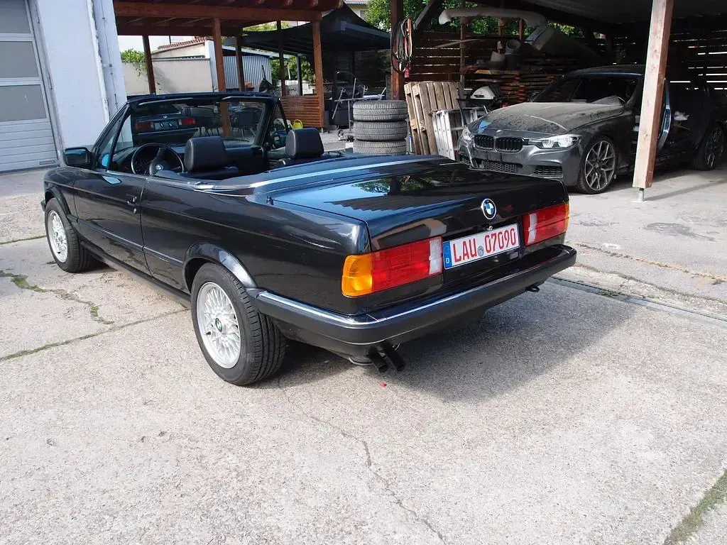 Gebraucht BMW 320 Cabriolet Performance 129 PS (94 kW) 1990 Schwarz Cabrio