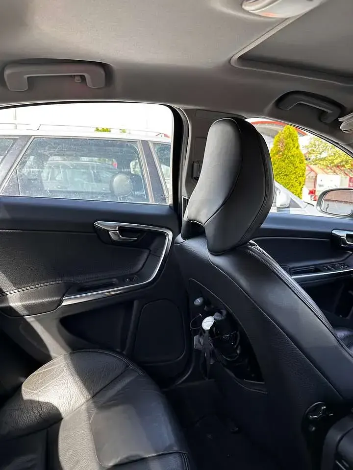 Gebraucht Volvo S60 Summum 163 PS (119 kW) 2012 Grau Limousine