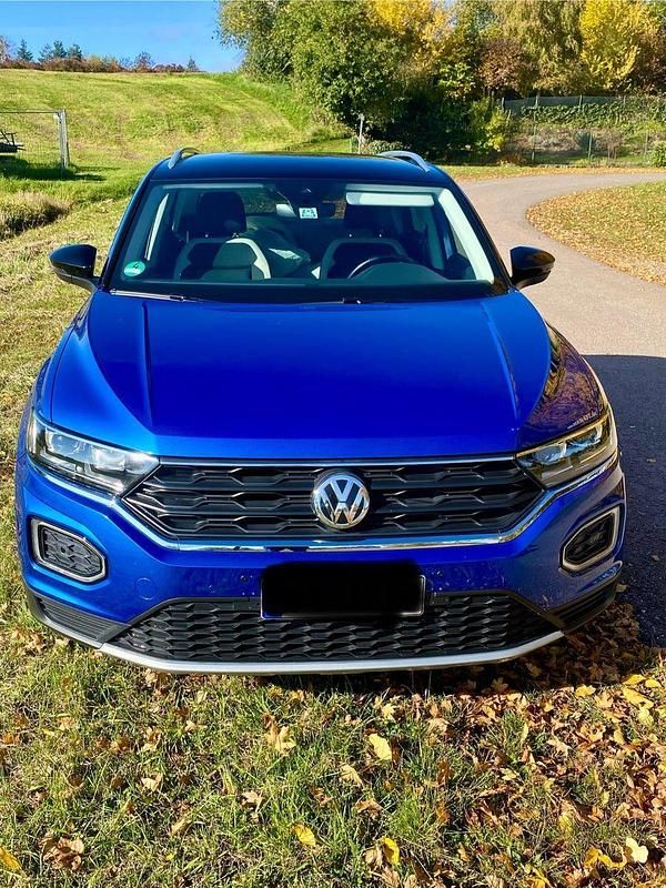 Blau Gebraucht 2018 VW T-Roc Sport SUV | 25.800 € (Teuer) - Bild 1/4