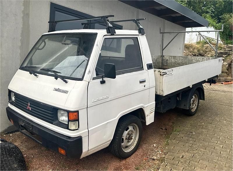 Weiß Gebraucht 1993 Mitsubishi L300 Van / Kleinbus | 3.200 € - Bild 1/4