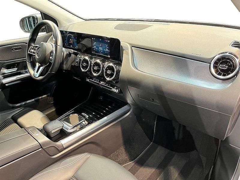 Gebraucht Mercedes B200 Progressive 163 PS (119 kW) 2021 Iridiumsilber metallic Van / Kleinbus