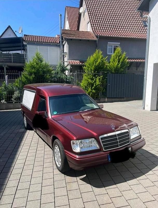 Rot Gebraucht 1991 Mercedes E250 Kombi | 5.500 € - Bild 1/4