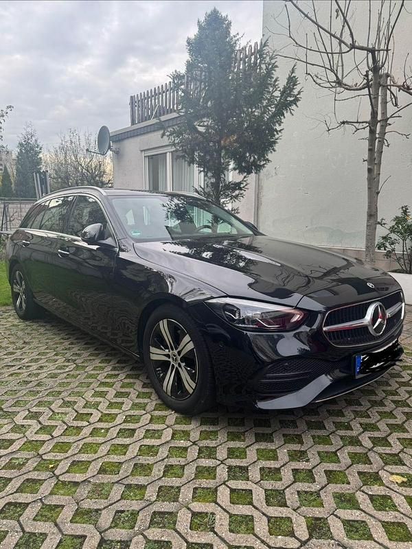 Schwarz Gebraucht 2022 Mercedes C180 Kombi | 28.990 € (Fairer Preis) - Bild 1/4