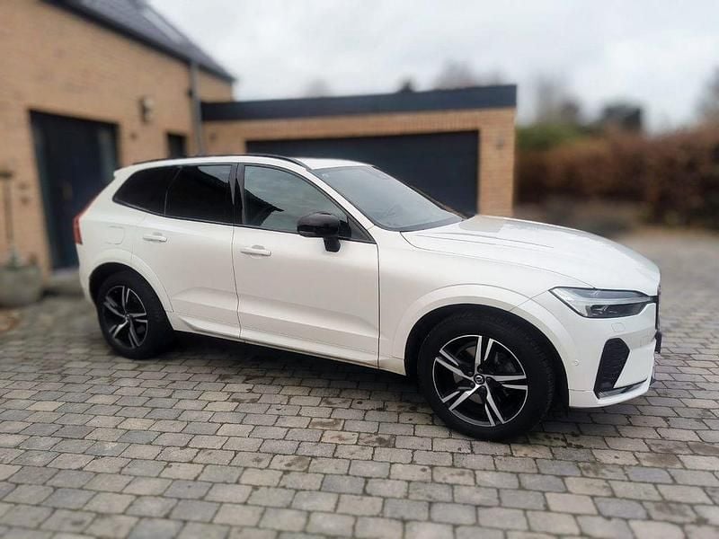 Weiß Gebraucht 2021 Volvo XC60 R-Design SUV | 33.600 € (Etwas zu teuer) - Bild 1/4
