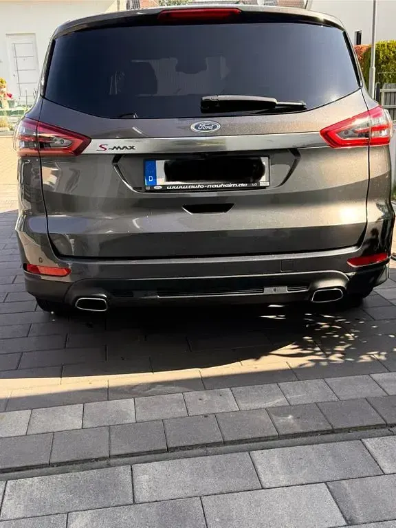 Używany Ford S-MAX Titanium 241 KM (177 kW) 2019 Szary Minivan