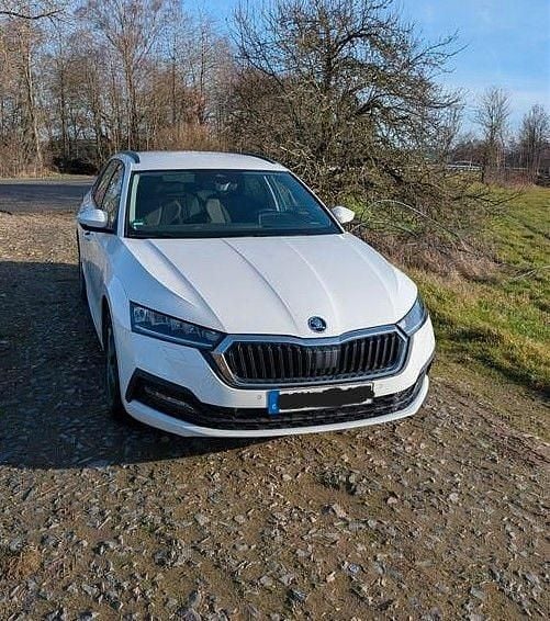 Weiß Gebraucht 2022 Skoda Octavia Clever Kombi | 18.500 € (Superpreis) - Bild 1/4