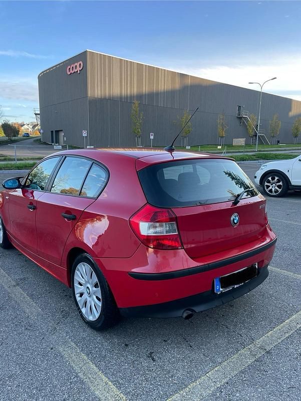 Rot Gebraucht 2006 BMW 116 Kleinwagen | 2.000 € (Guter Preis) - Bild 1/4
